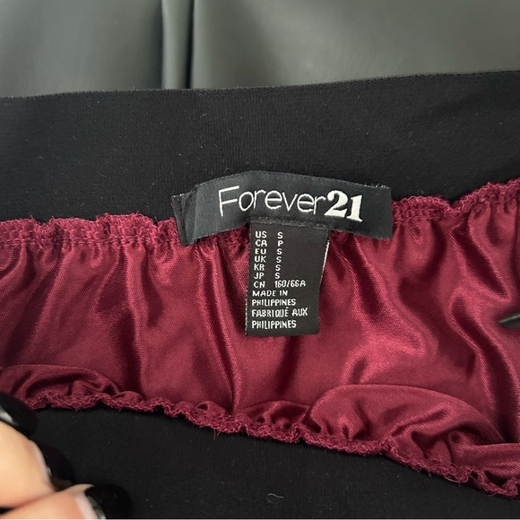 Forever 21 Burgundy Pleated Mini Skirt / Size Small - Picture 4 of 4